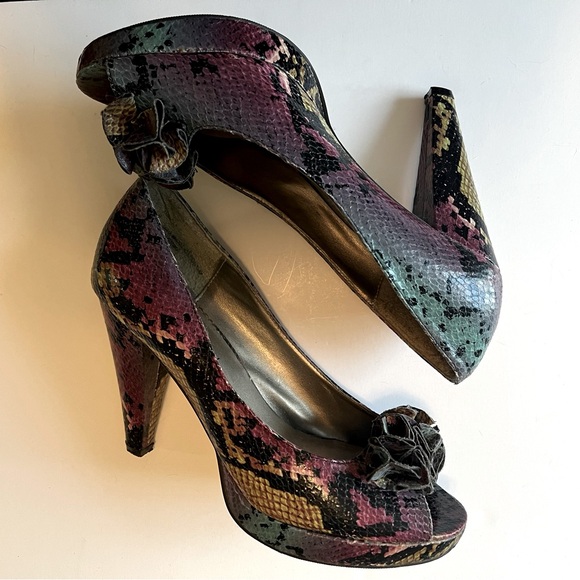 Madden Girl | Snakeskin Peep Toe Pumps - Picture 2 of 7